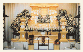 雪の間　式場祭壇飾りの一例